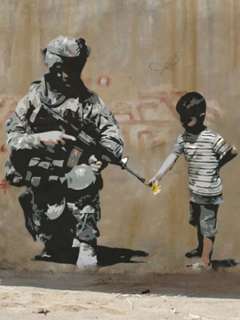 banksy-il-bambino-che-mette-il-fiore-nel-fucile-del-soldato banksy-il-bambino-che-mette-il-fiore-nel-fucile-del-soldato