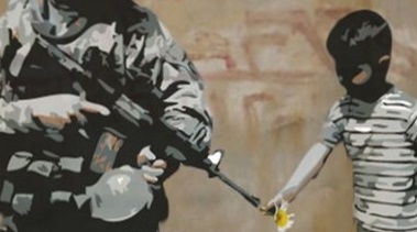 _banksy-il-bambino-che-mette-il-fiore-nel-fucile-del-soldato _banksy-il-bambino-che-mette-il-fiore-nel-fucile-del-soldato